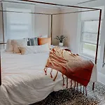 Beautiful Home Close To Downtown, Airport