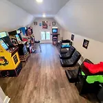 Downtown Kzoo With 3Rd Floor Arcade Room