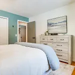 Wicks Home - Desirable Neighborhood Near Downtown Home