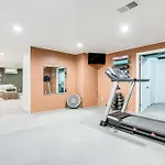 Wicks Home - Desirable Neighborhood Near Downtown Home
