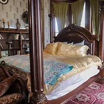 Henderson Castle Inn