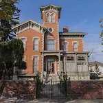 Henderson Castle Inn