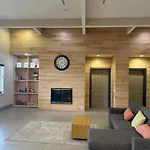 Portage Inn & Suites