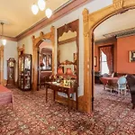 Kalamazoo House Bed & Breakfast