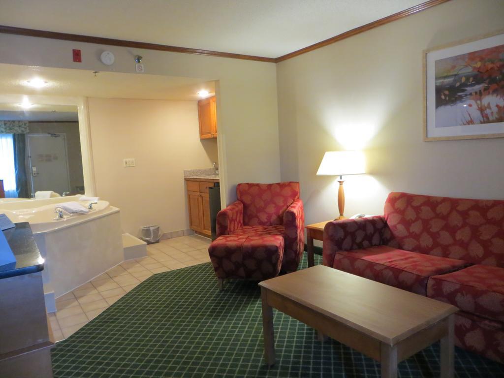 Baymont By Wyndham East Hotel 3*