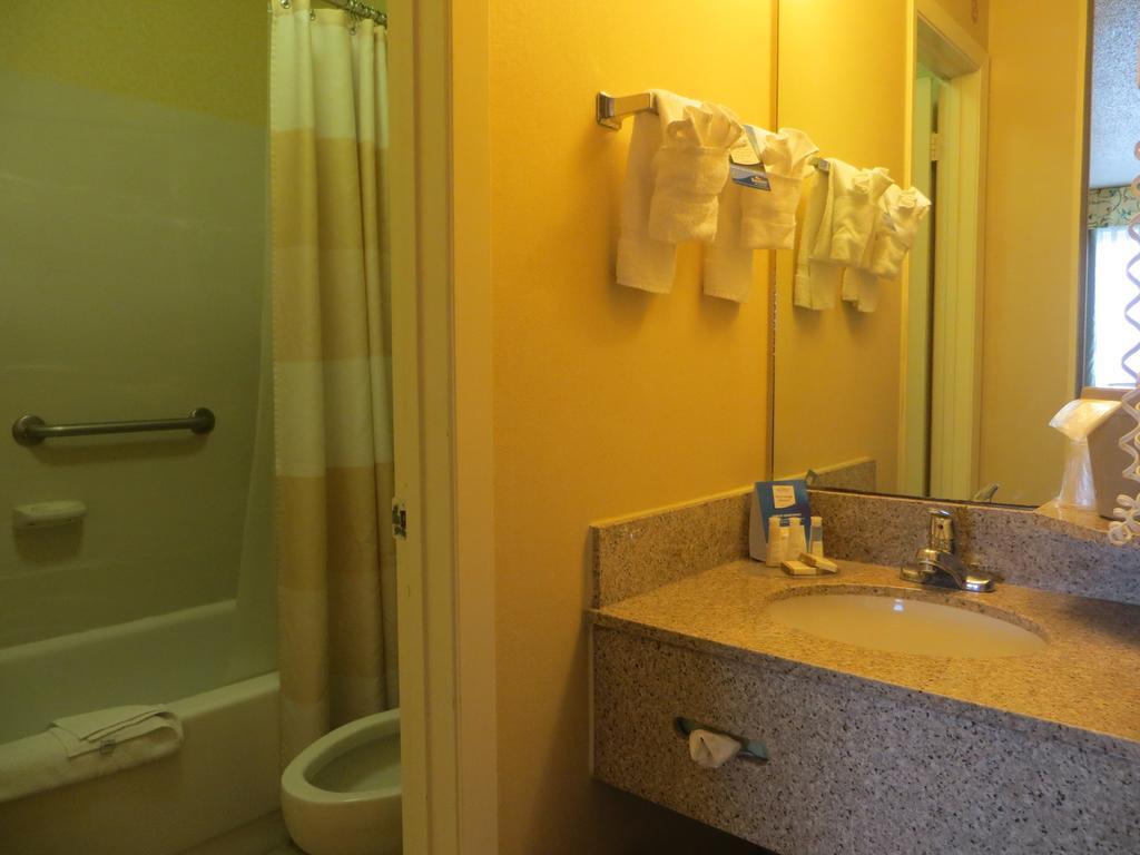 Hotel Baymont By Wyndham East