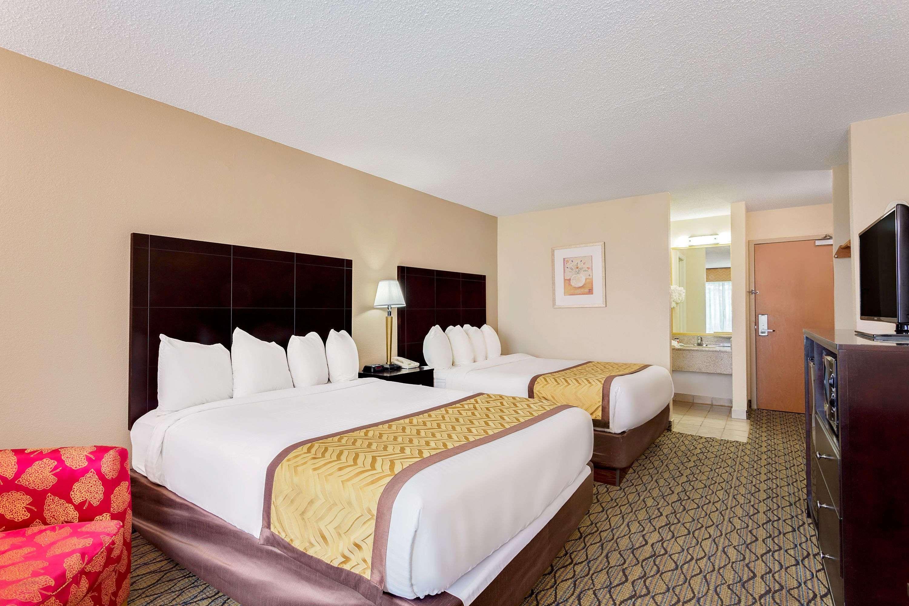 Hotel Baymont By Wyndham East Kalamazoo