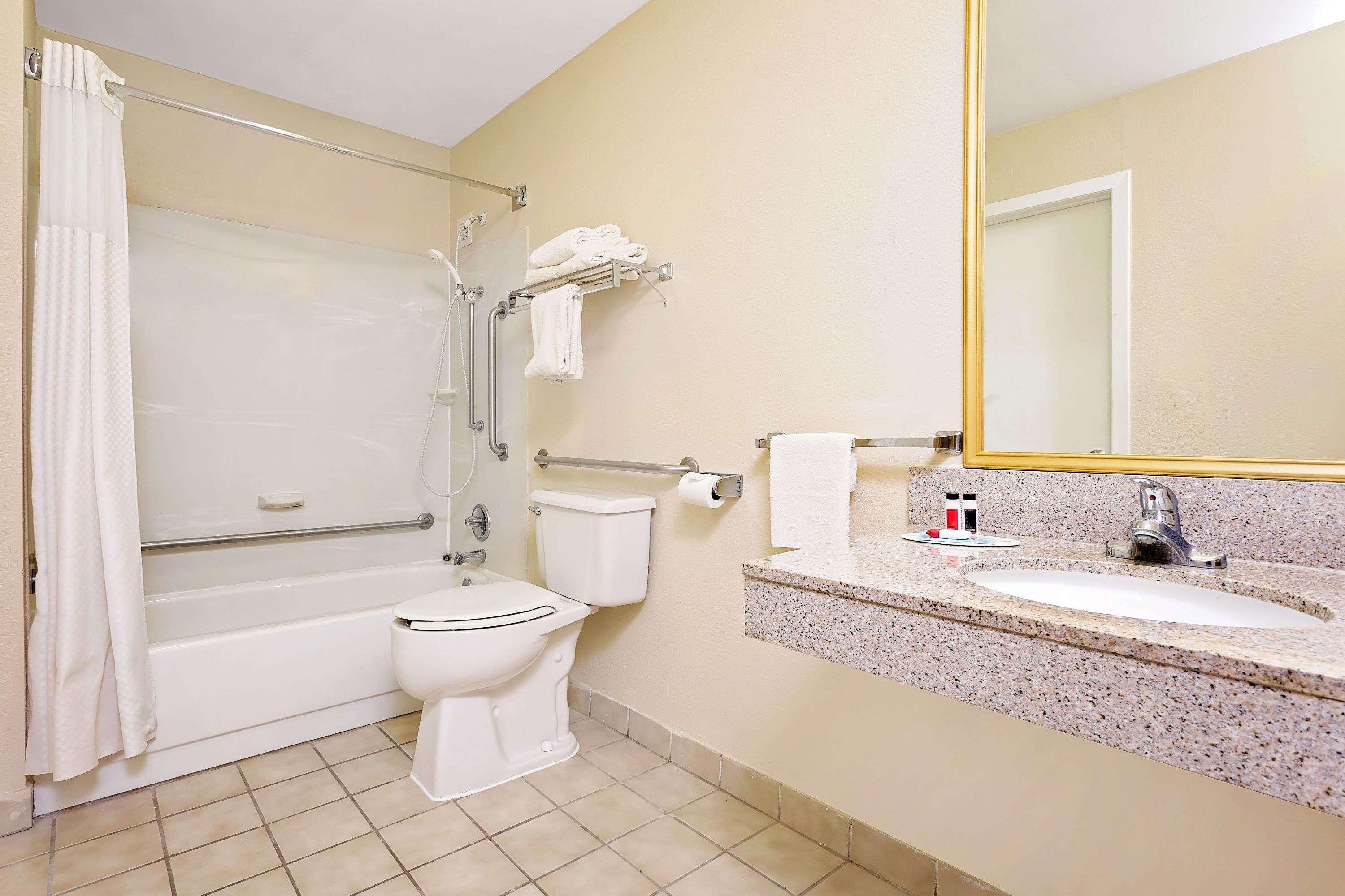 Baymont By Wyndham East Kalamazoo