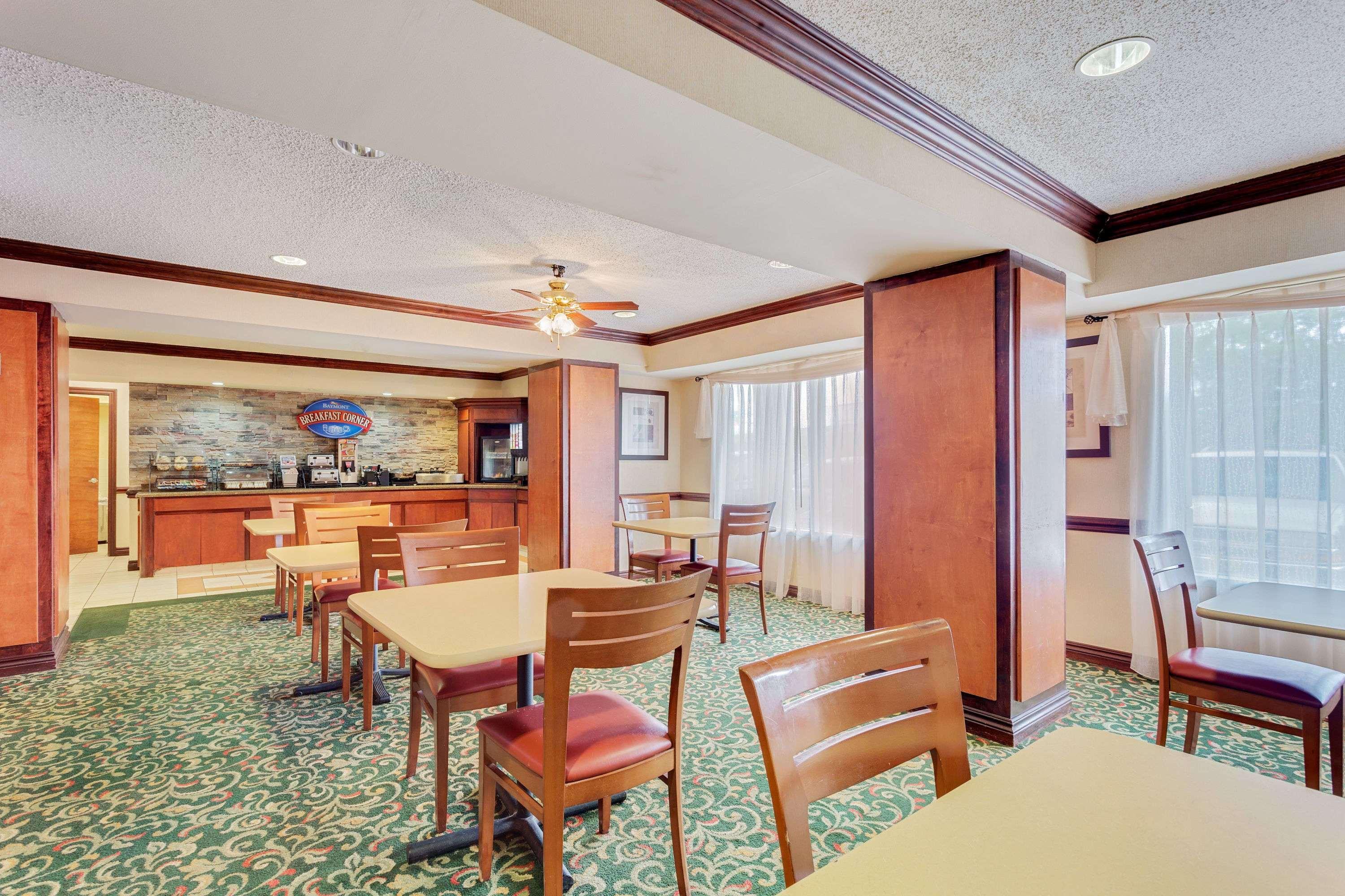 Hotel Baymont By Wyndham East Kalamazoo