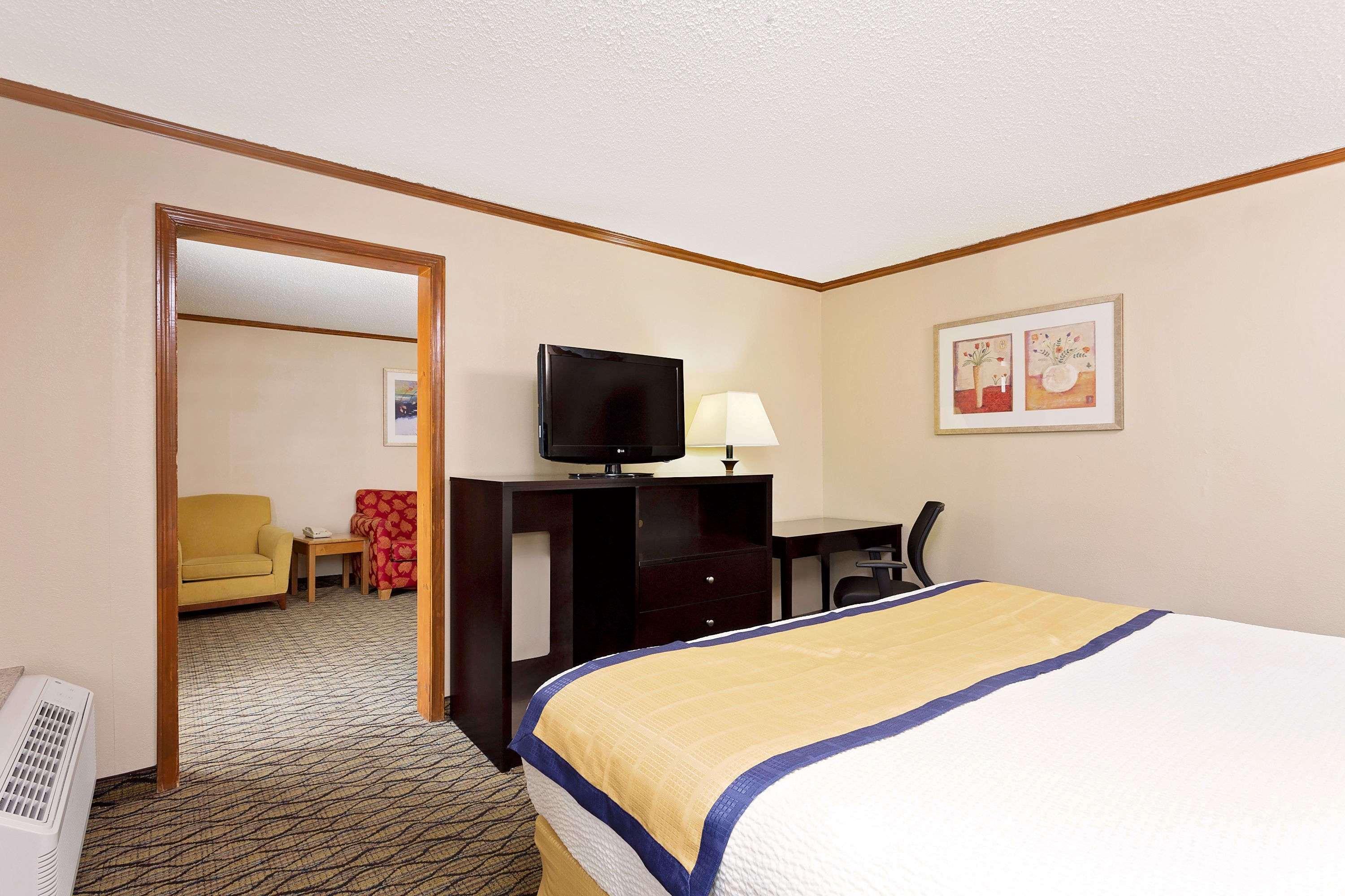 Baymont By Wyndham East