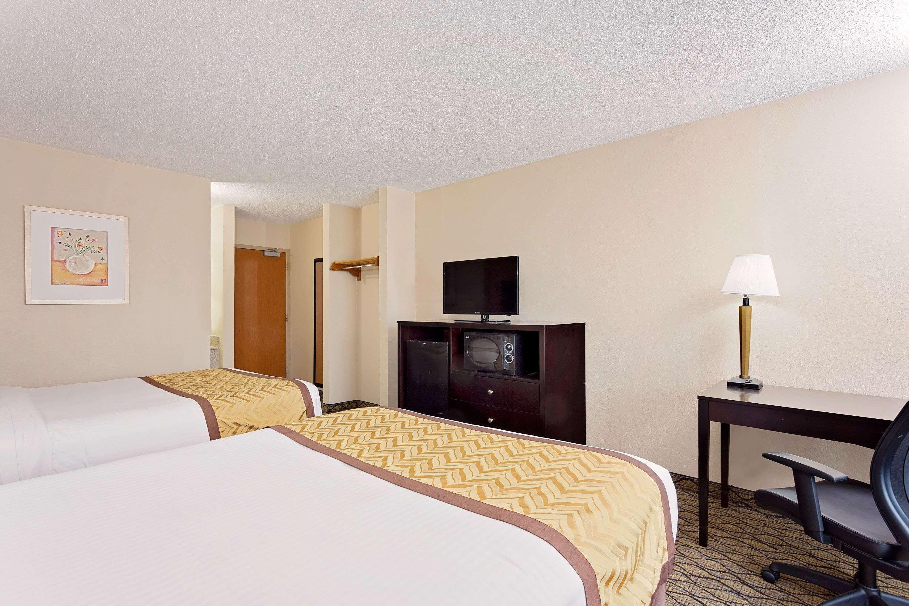 Hotel Baymont By Wyndham East