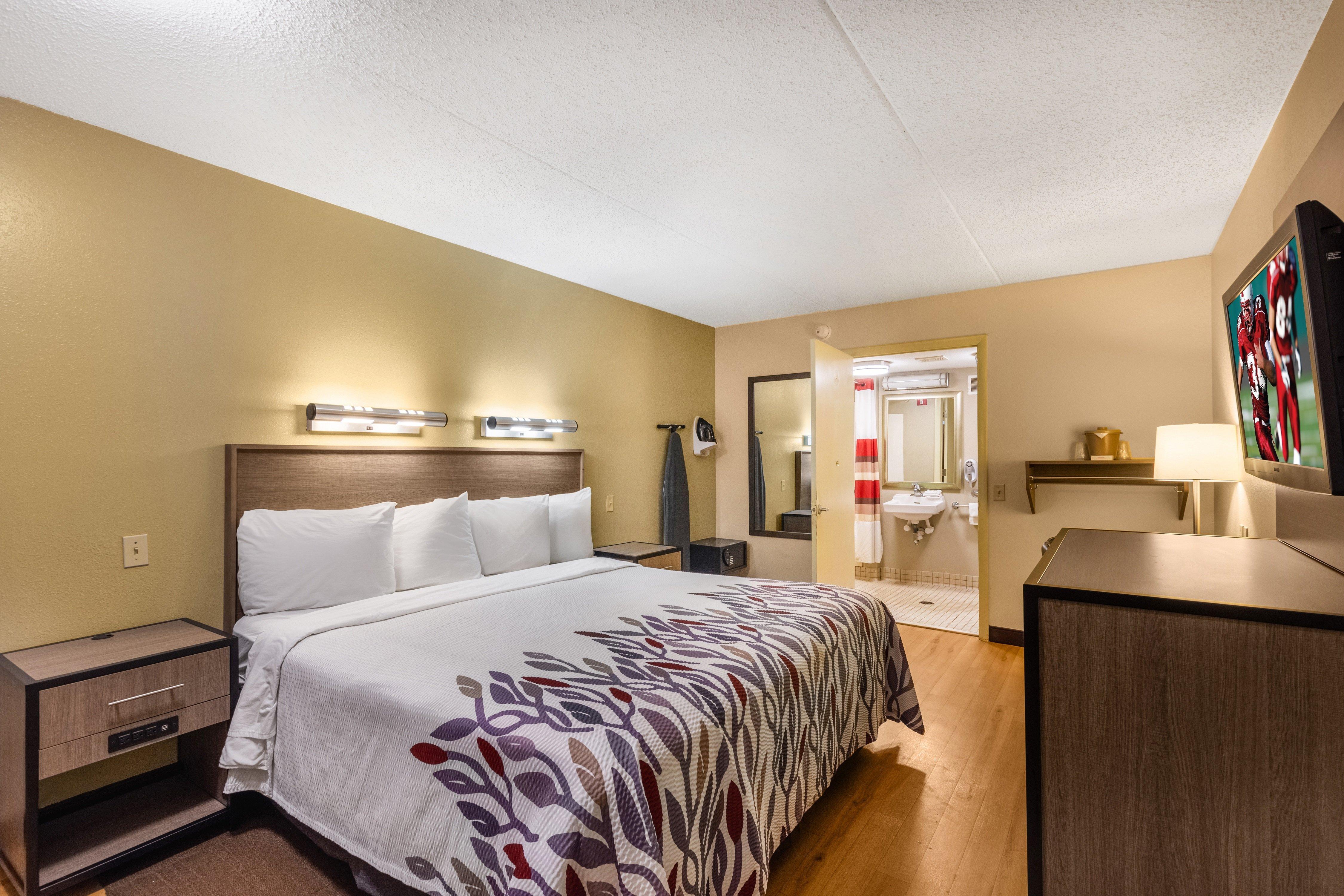 Red Roof West - Western Michigan U Motel 2*