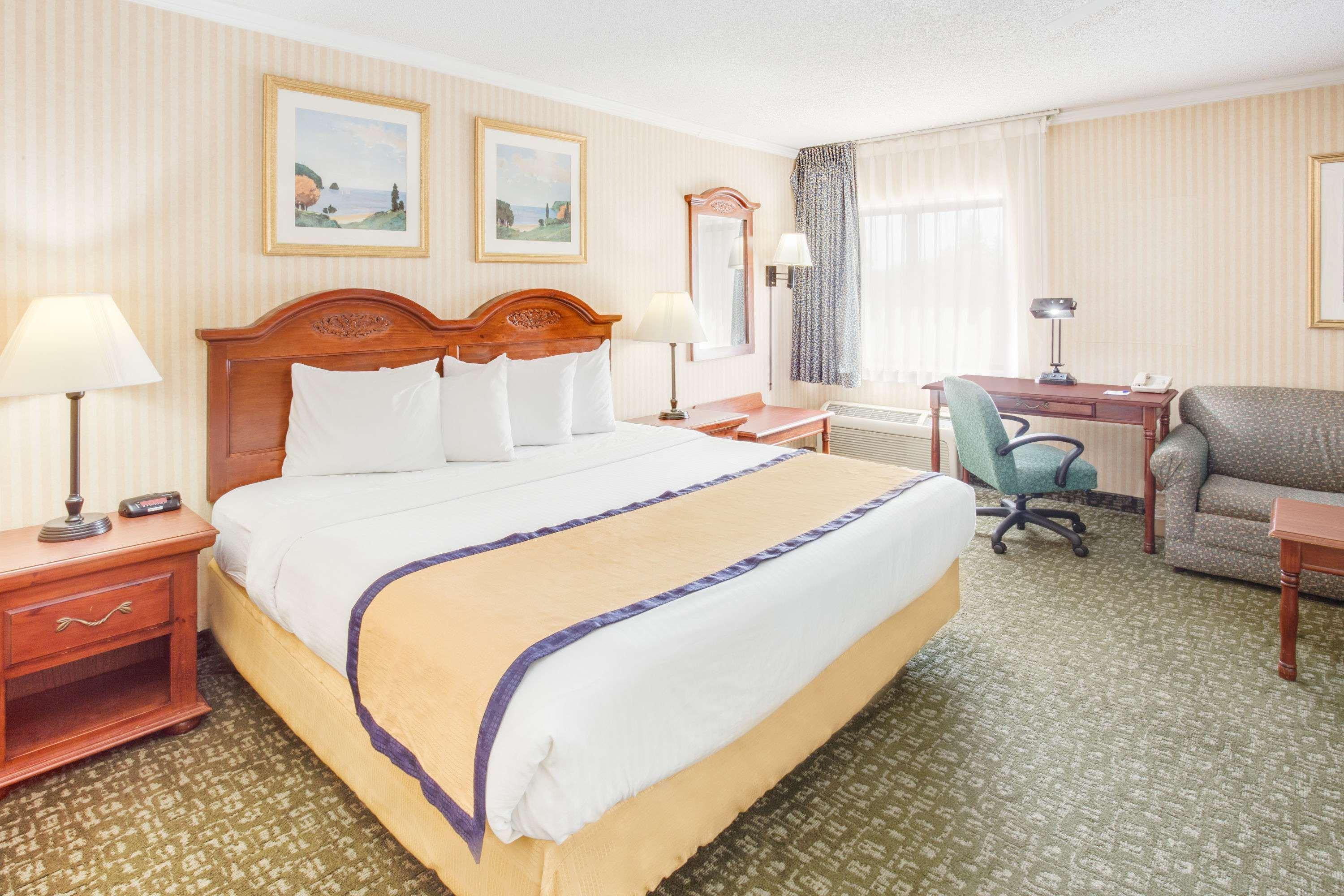 Hotel Baymont By Wyndham West Kalamazoo