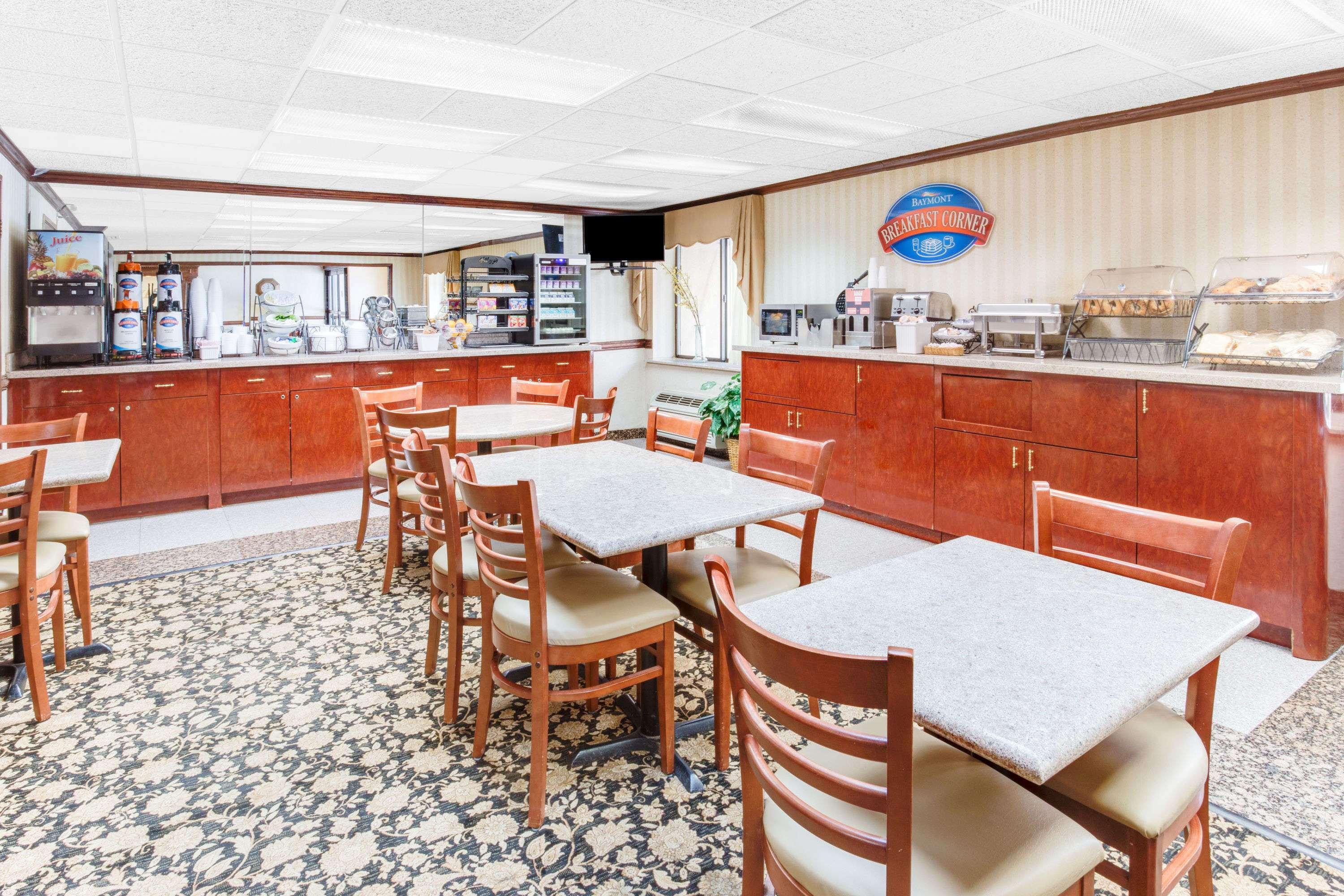 Hotel Baymont By Wyndham West 3*
