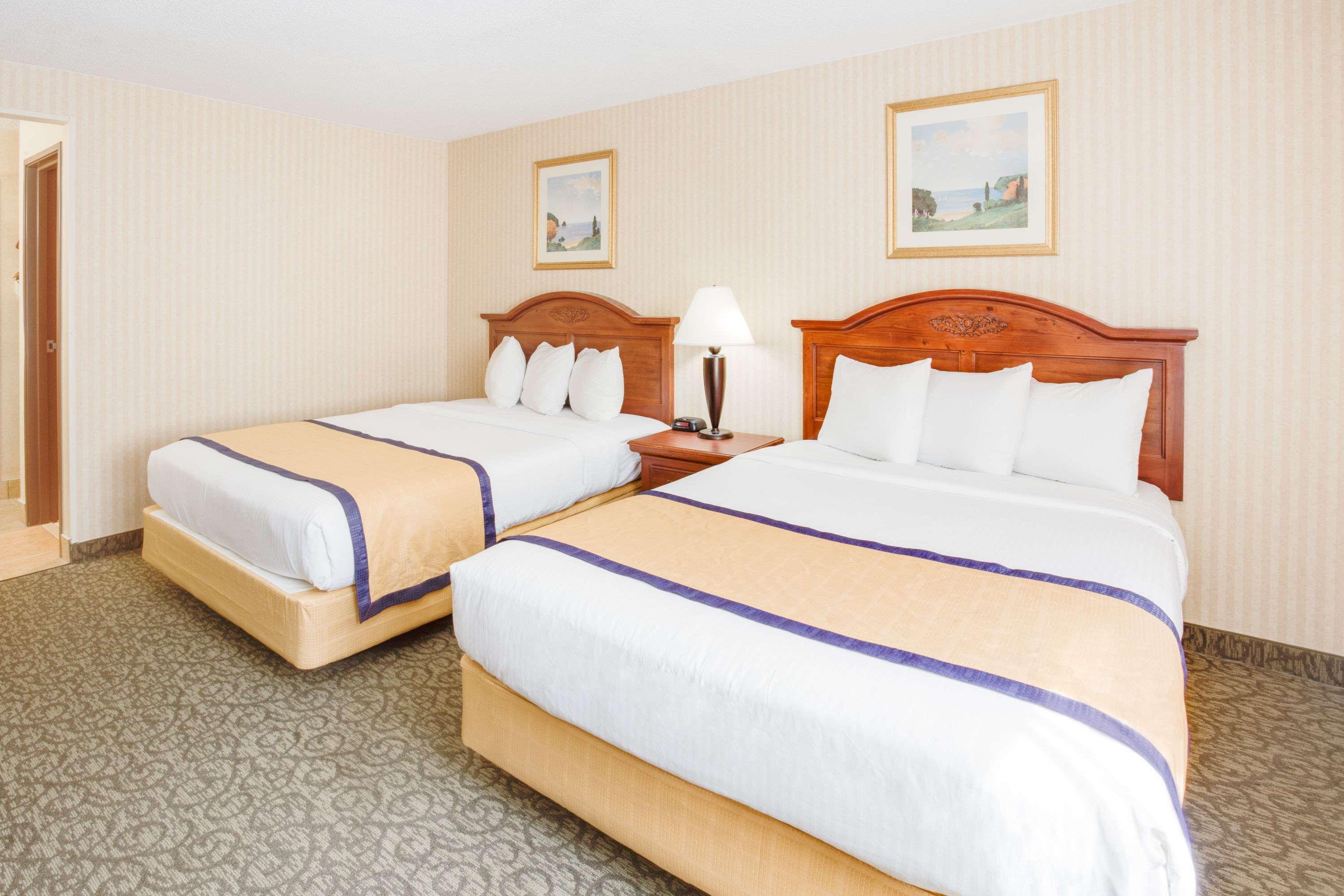 Baymont By Wyndham West Hotel 3*