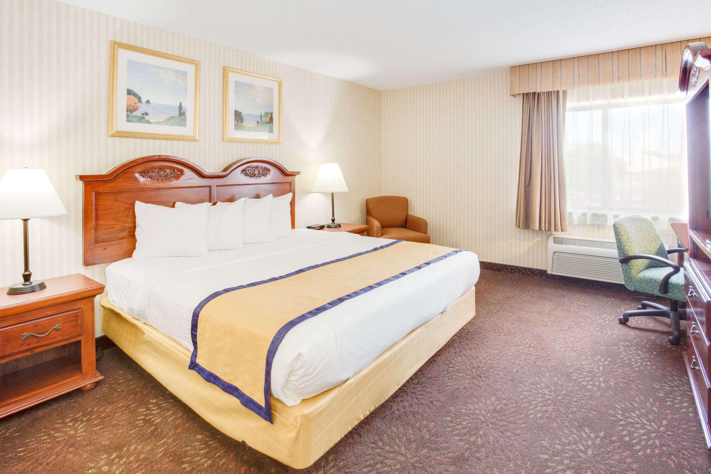 Baymont By Wyndham West Kalamazoo
