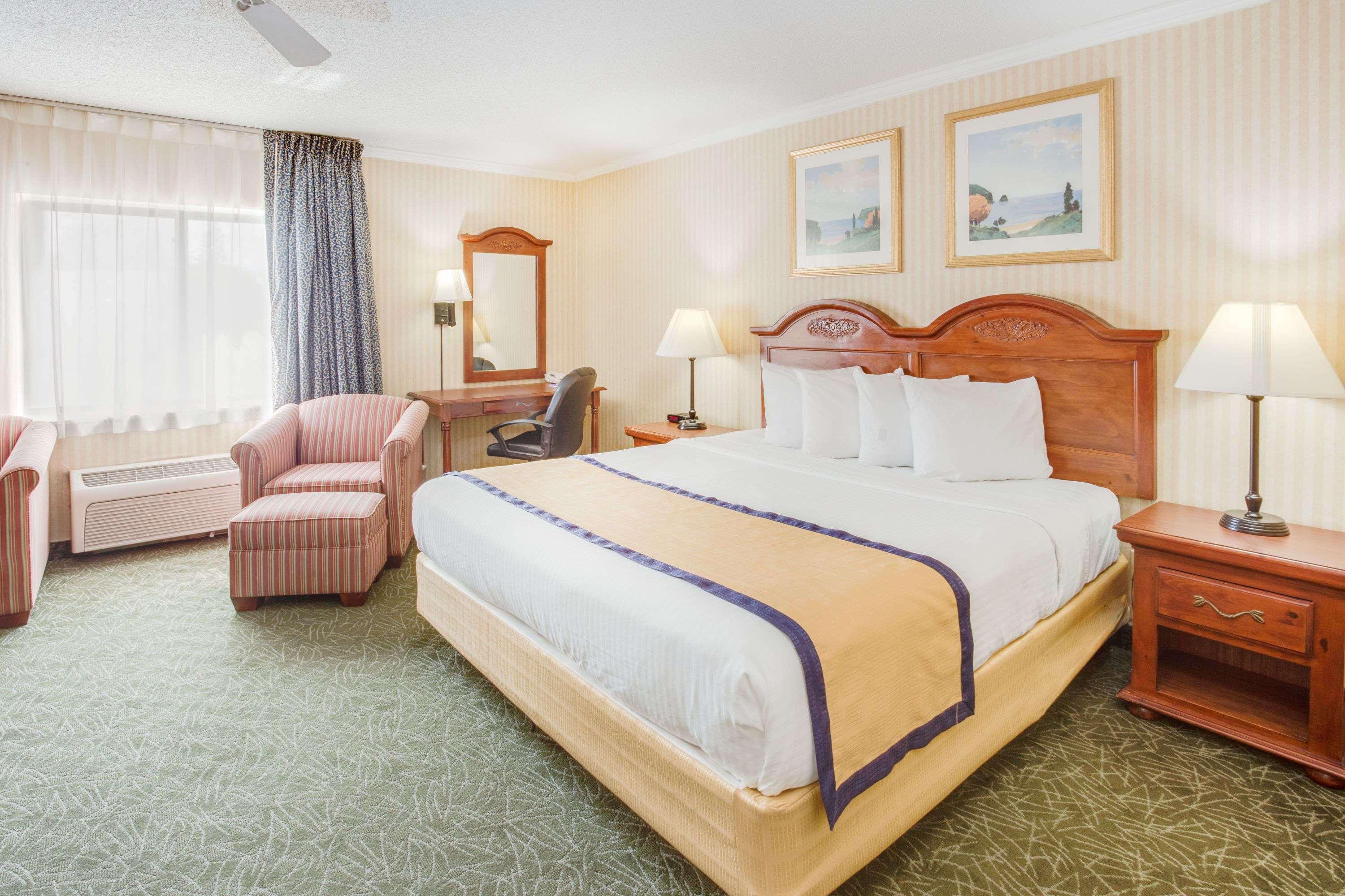 Baymont By Wyndham West