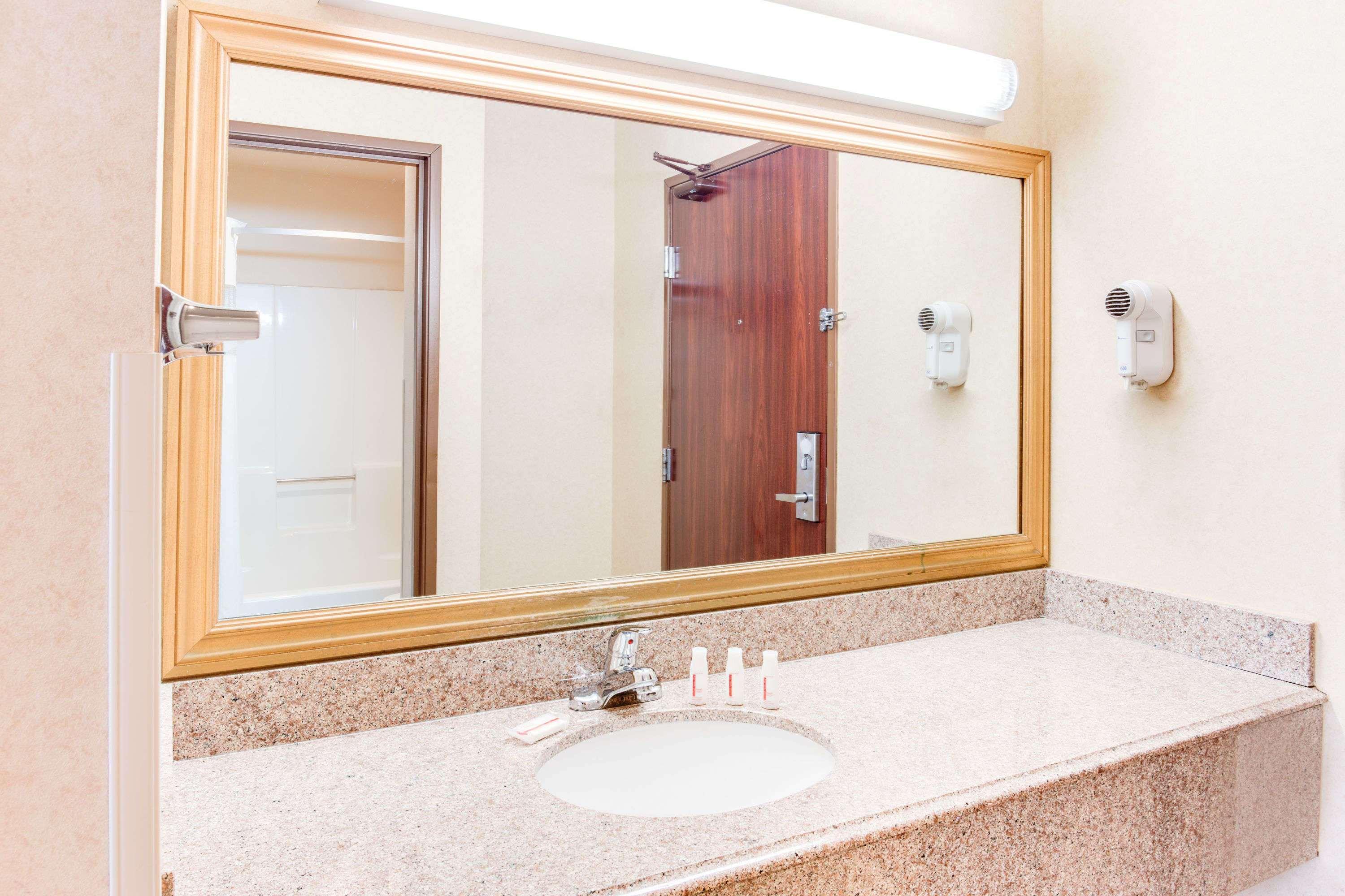 Hotel Baymont By Wyndham West 3*