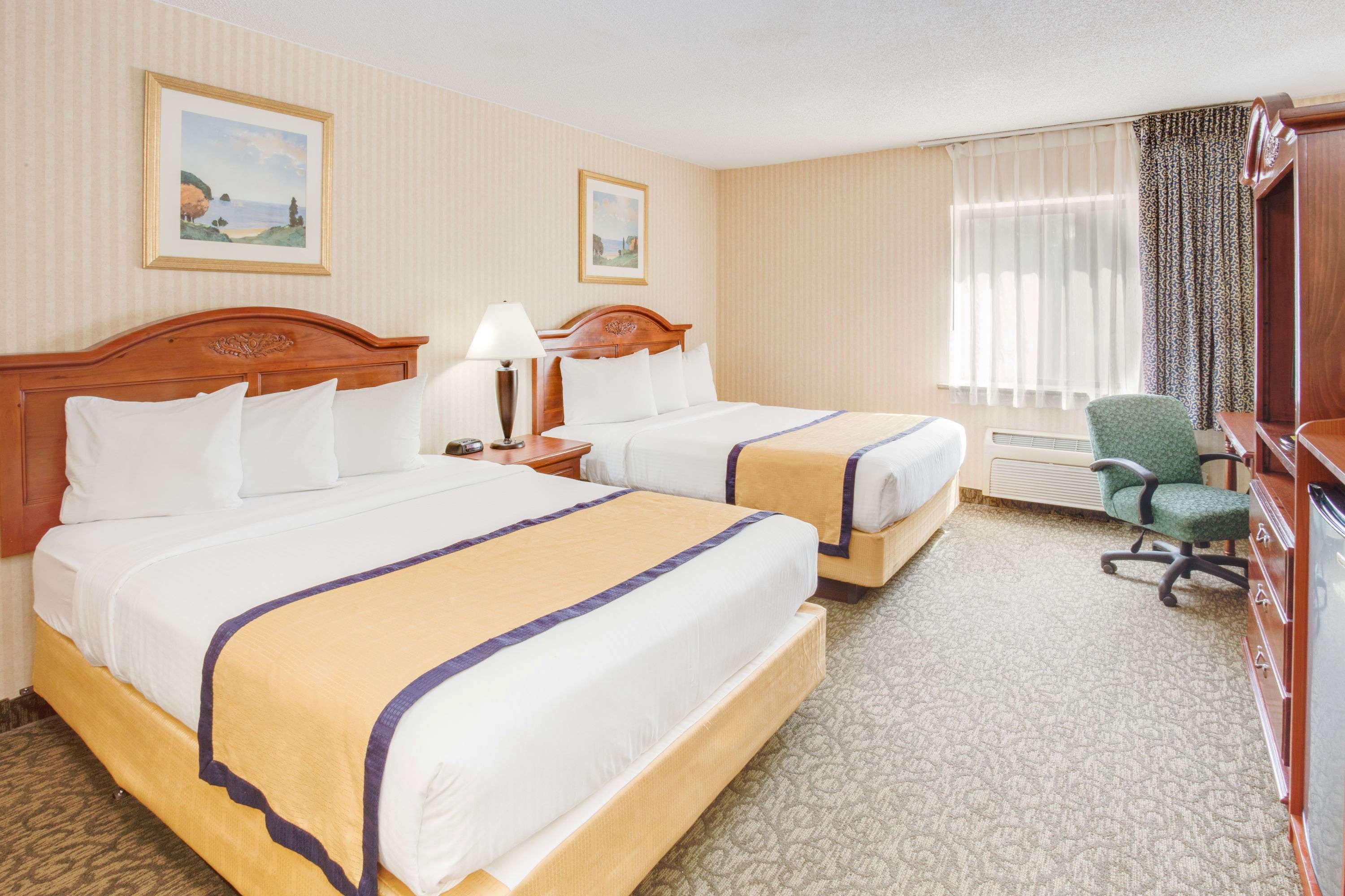 Baymont By Wyndham West Hotel