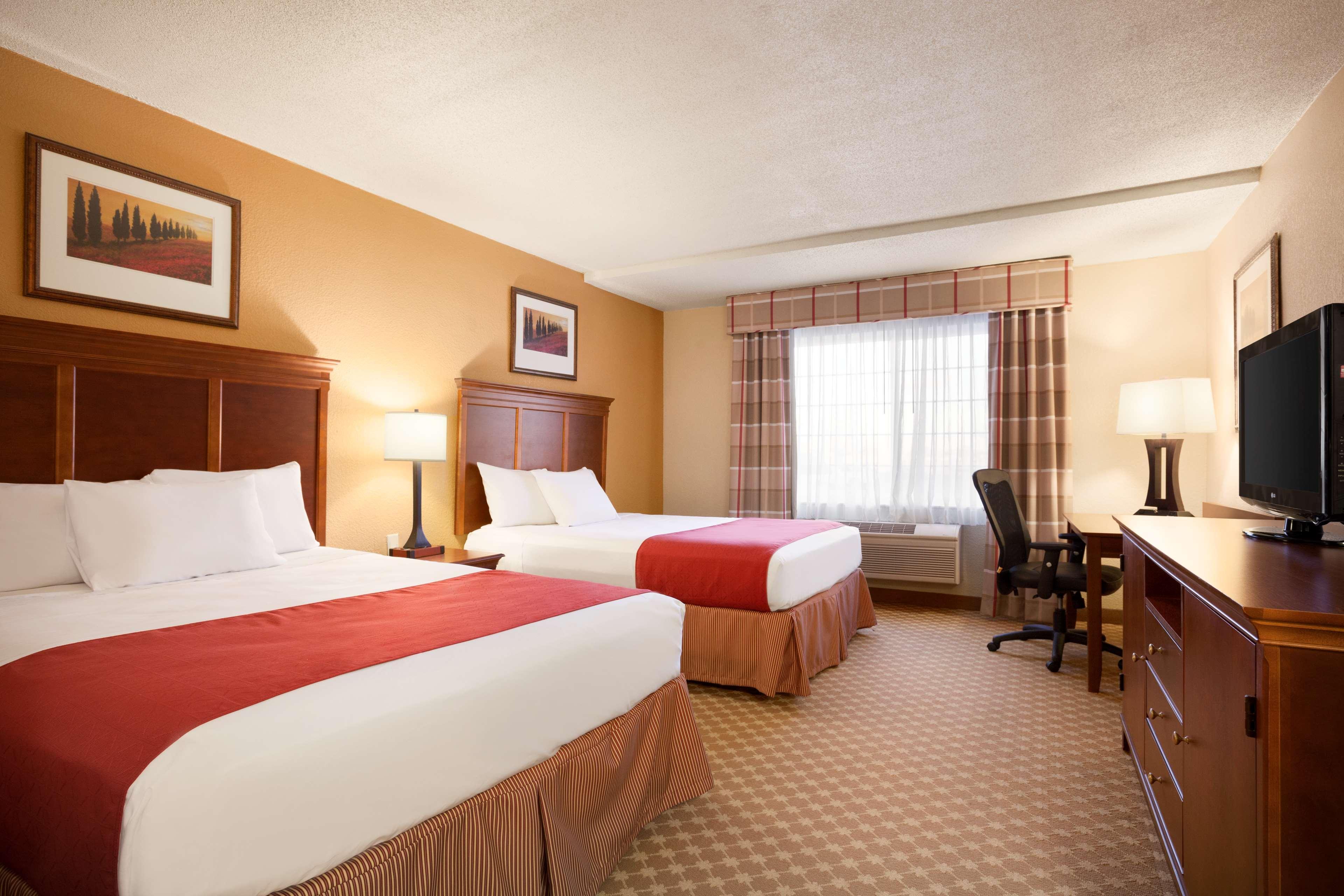 Hotel Country & By Radisson, Kalamazoo, Mi