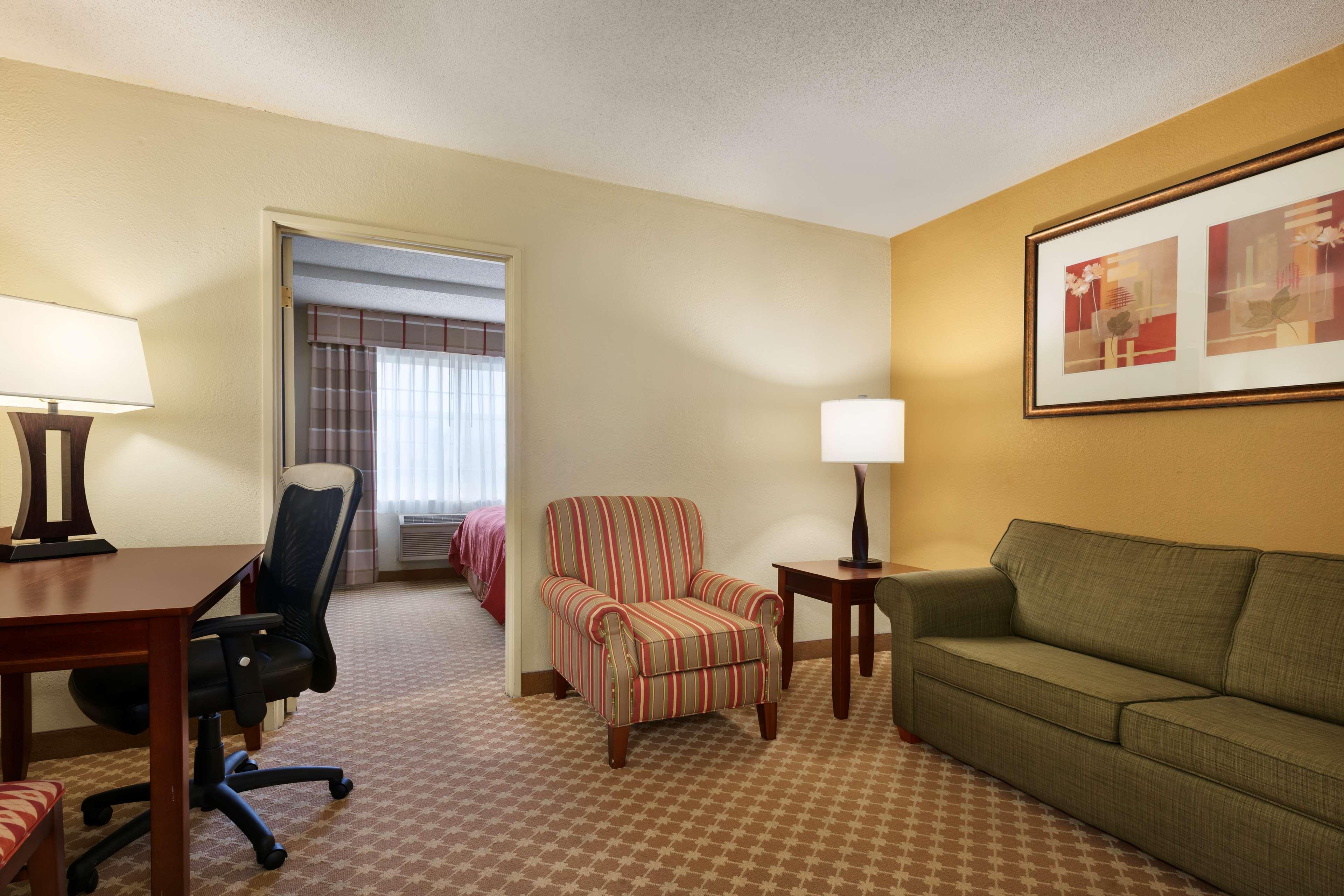 Hotel Country & By Radisson, Kalamazoo, Mi 3*
