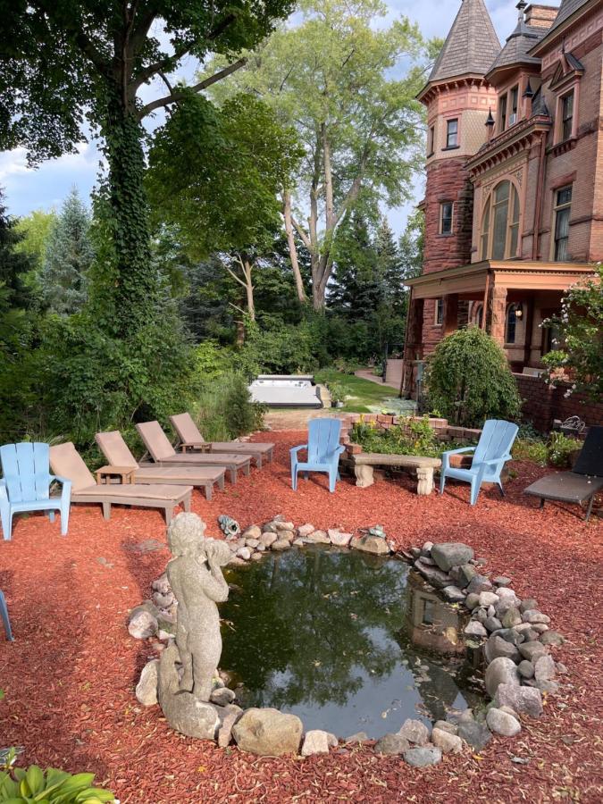 Henderson Castle Bed & Breakfast