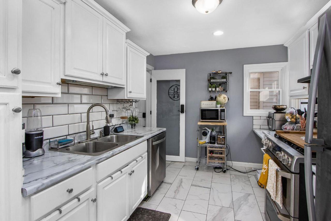 Boho Cozy Home, Quiet, Free Parking * Kalamazoo