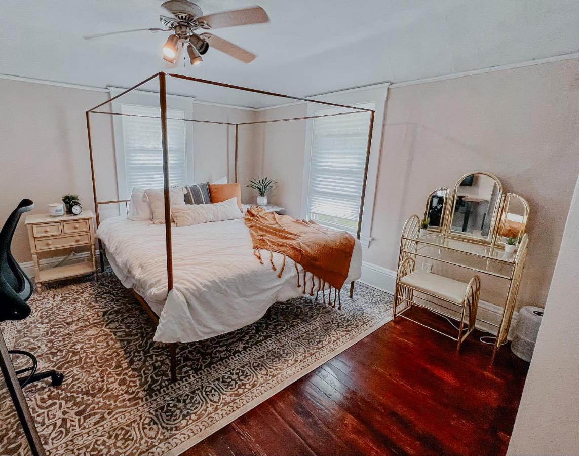 Beautiful Close To Downtown, Airport Kalamazoo