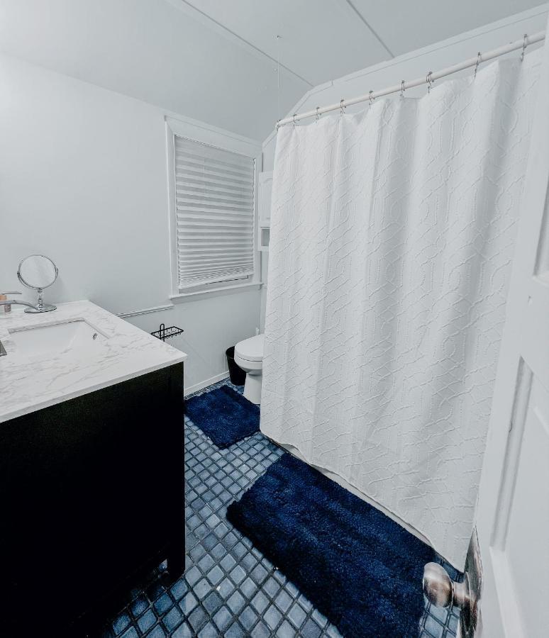 Beautiful Close To Downtown, Airport