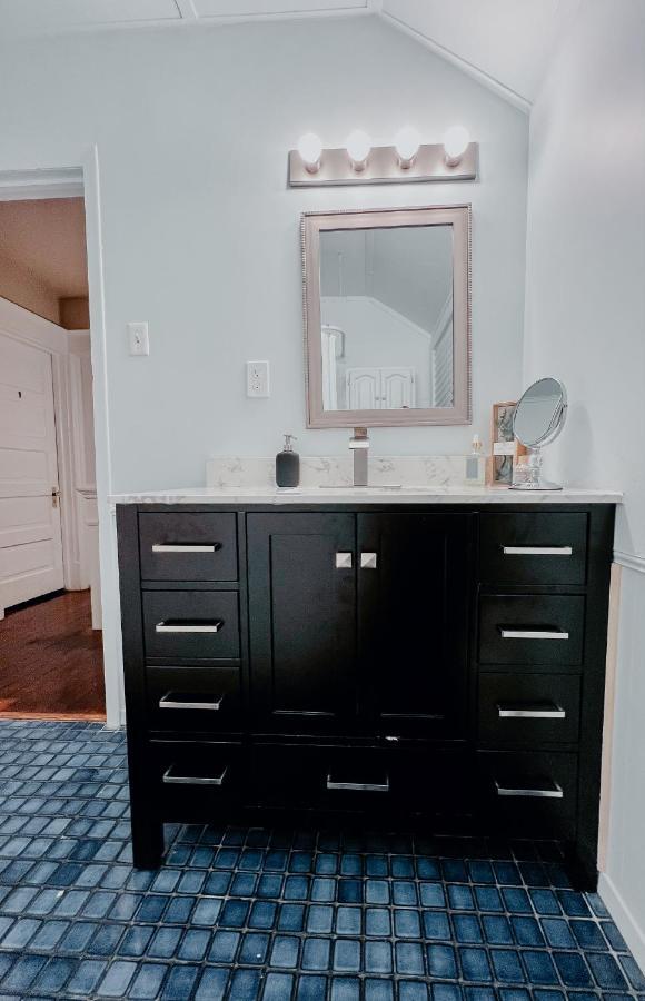 Beautiful Close To Downtown, Airport Homestay Kalamazoo