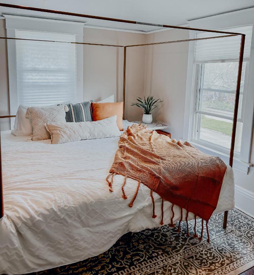 Homestay Beautiful Close To Downtown, Airport *