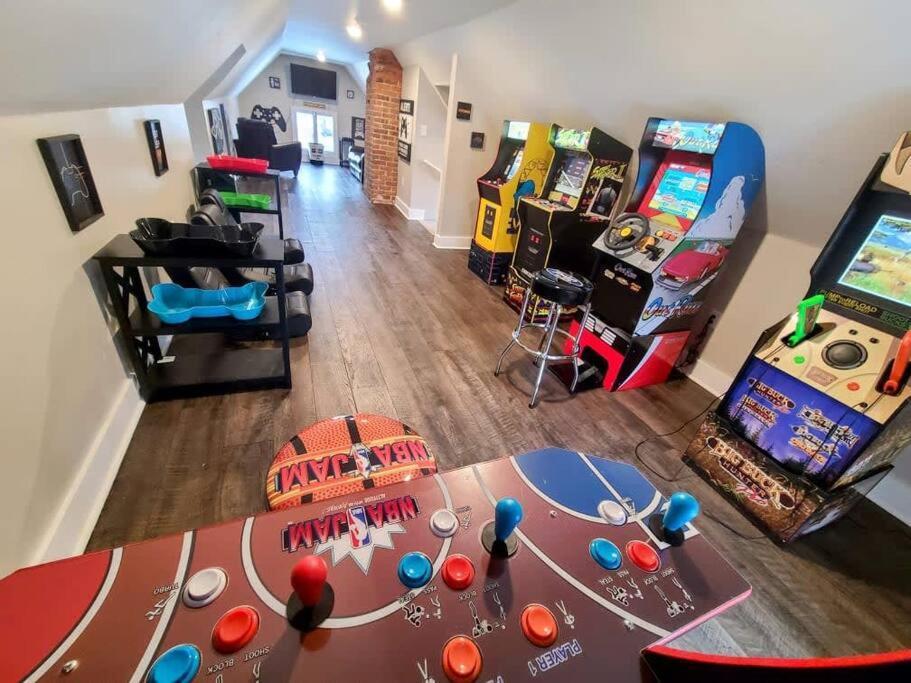 Downtown Kzoo With 3rd Floor Arcade Holiday home Kalamazoo