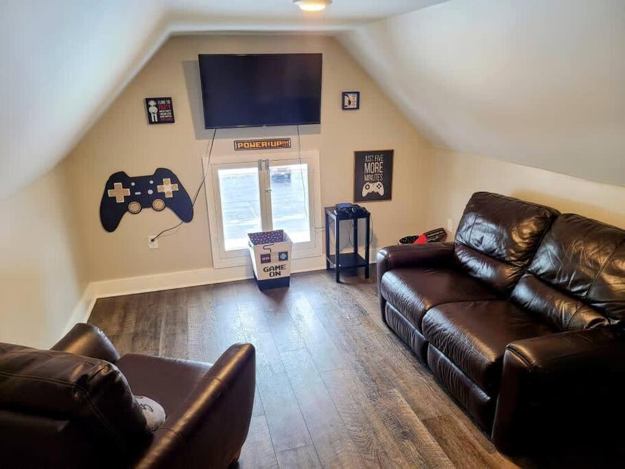 Holiday home Downtown Kzoo With 3rd Floor Arcade *