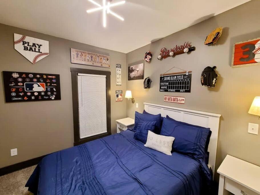 King Bed In Main Floor - Downtown Vacation * Kalamazoo
