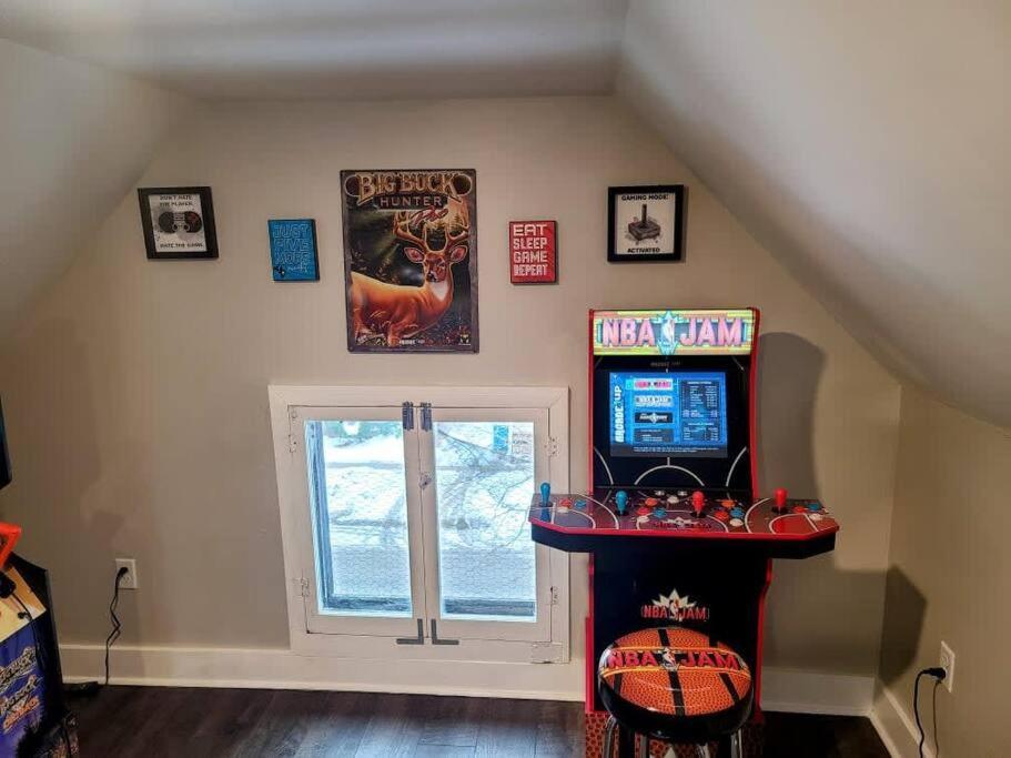 Downtown Kzoo With 3rd Floor Arcade *
