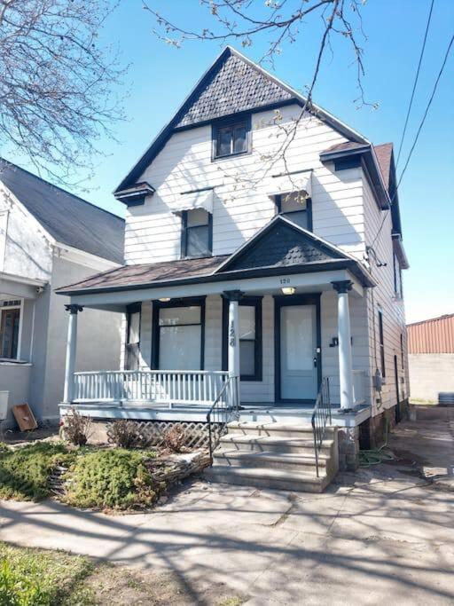 Holiday home Downtown Kzoo With 3rd Floor Arcade *