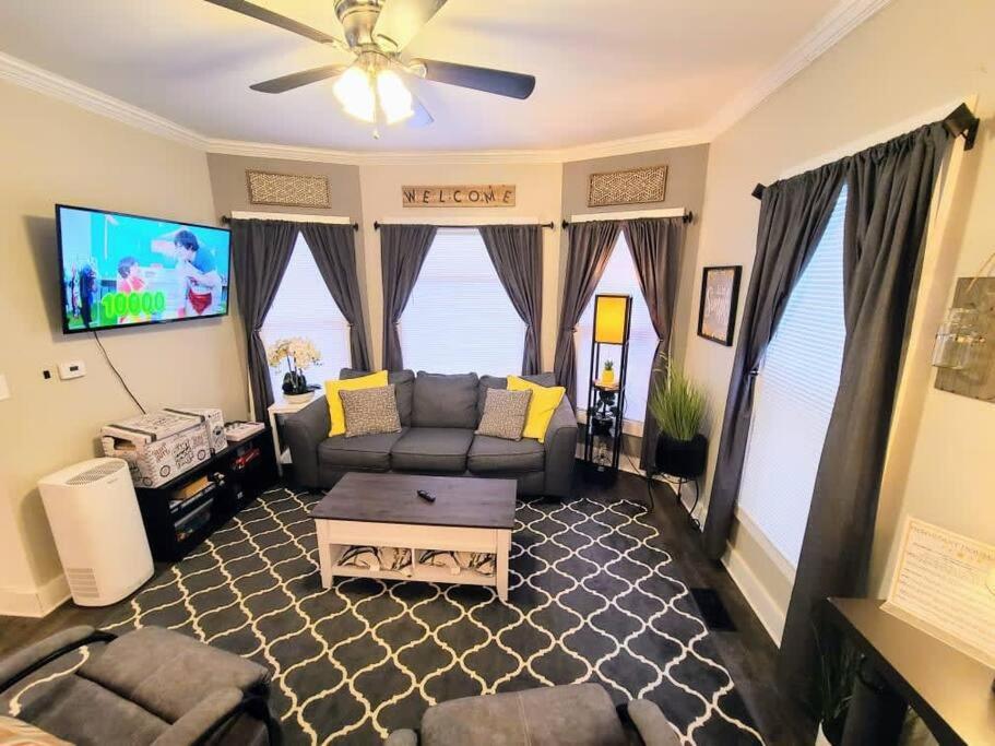 Holiday home Downtown Kzoo With 3rd Floor Arcade *