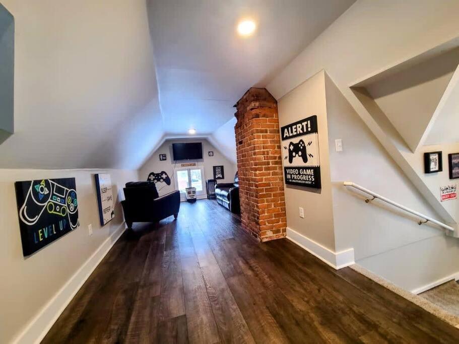 Holiday home Downtown Kzoo With 3rd Floor Arcade *