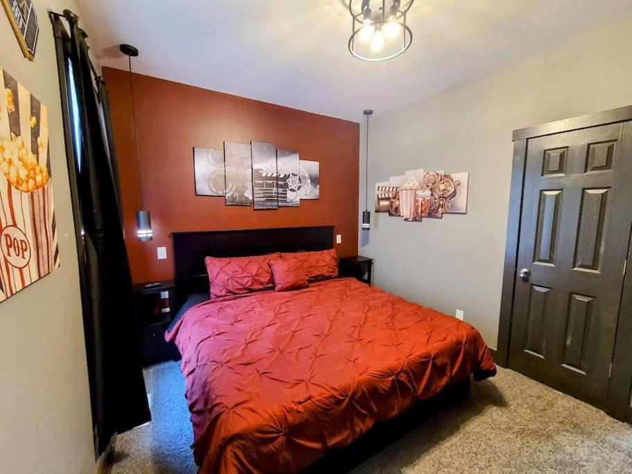 King Bed In Main Floor - Downtown Vacation * Kalamazoo