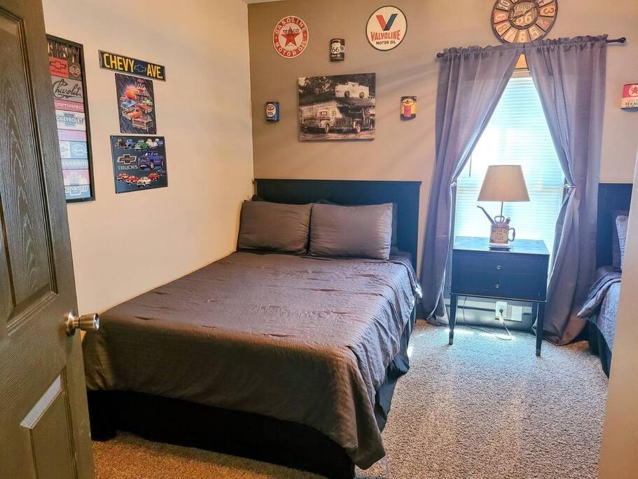 King Bed In Main Floor - Downtown Vacation Kalamazoo