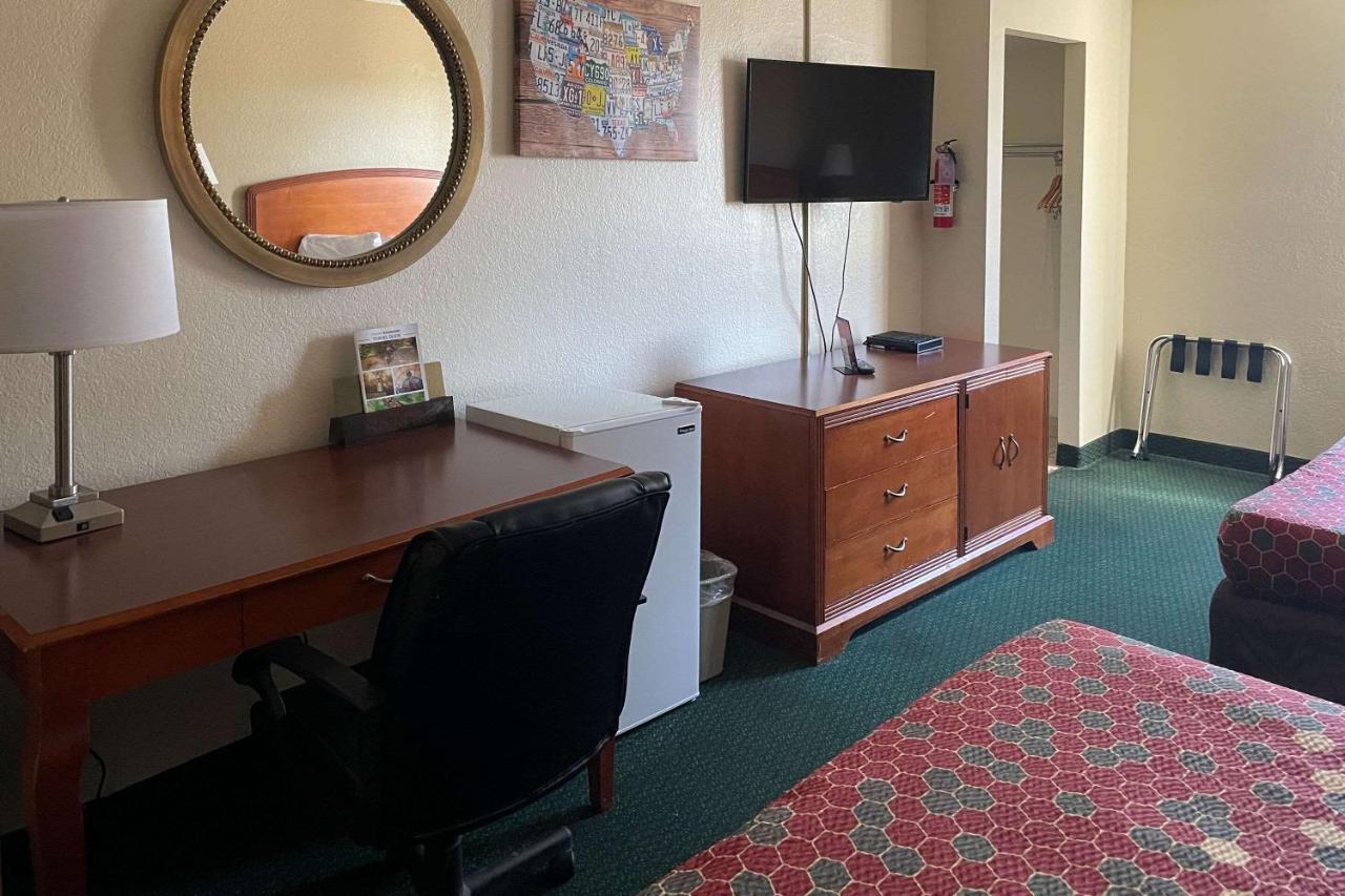 Econo Lodge *