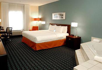 Hotel Fairfield By Marriott West 3*
