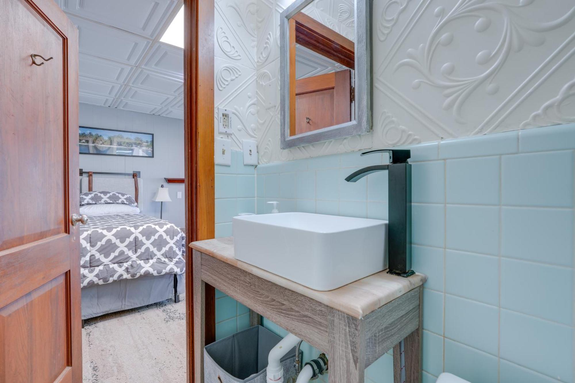 Apartment Cozy Studio, 4 Mi To Downtown Area!