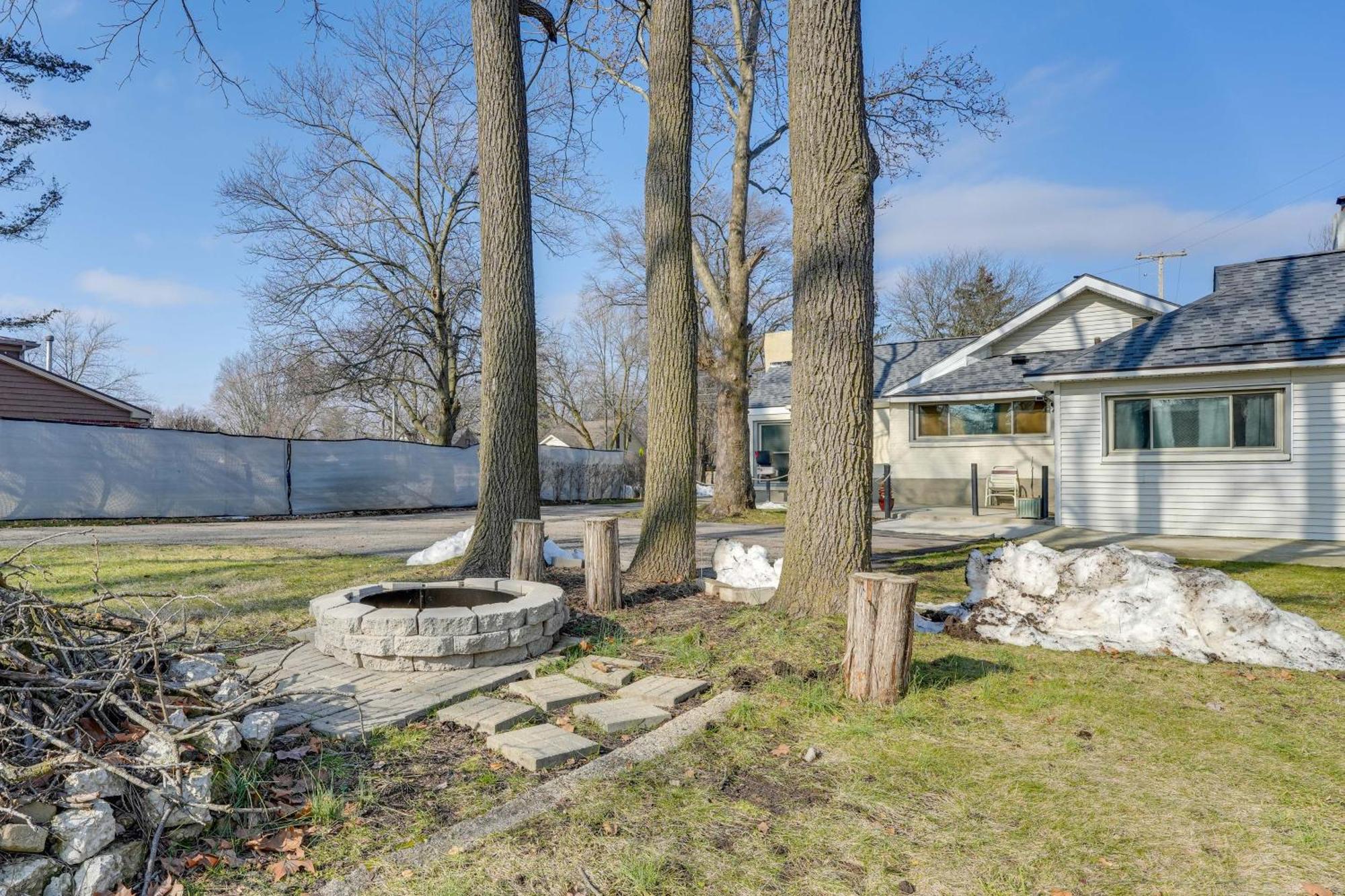 Cozy Studio, 4 Mi To Downtown Area! *