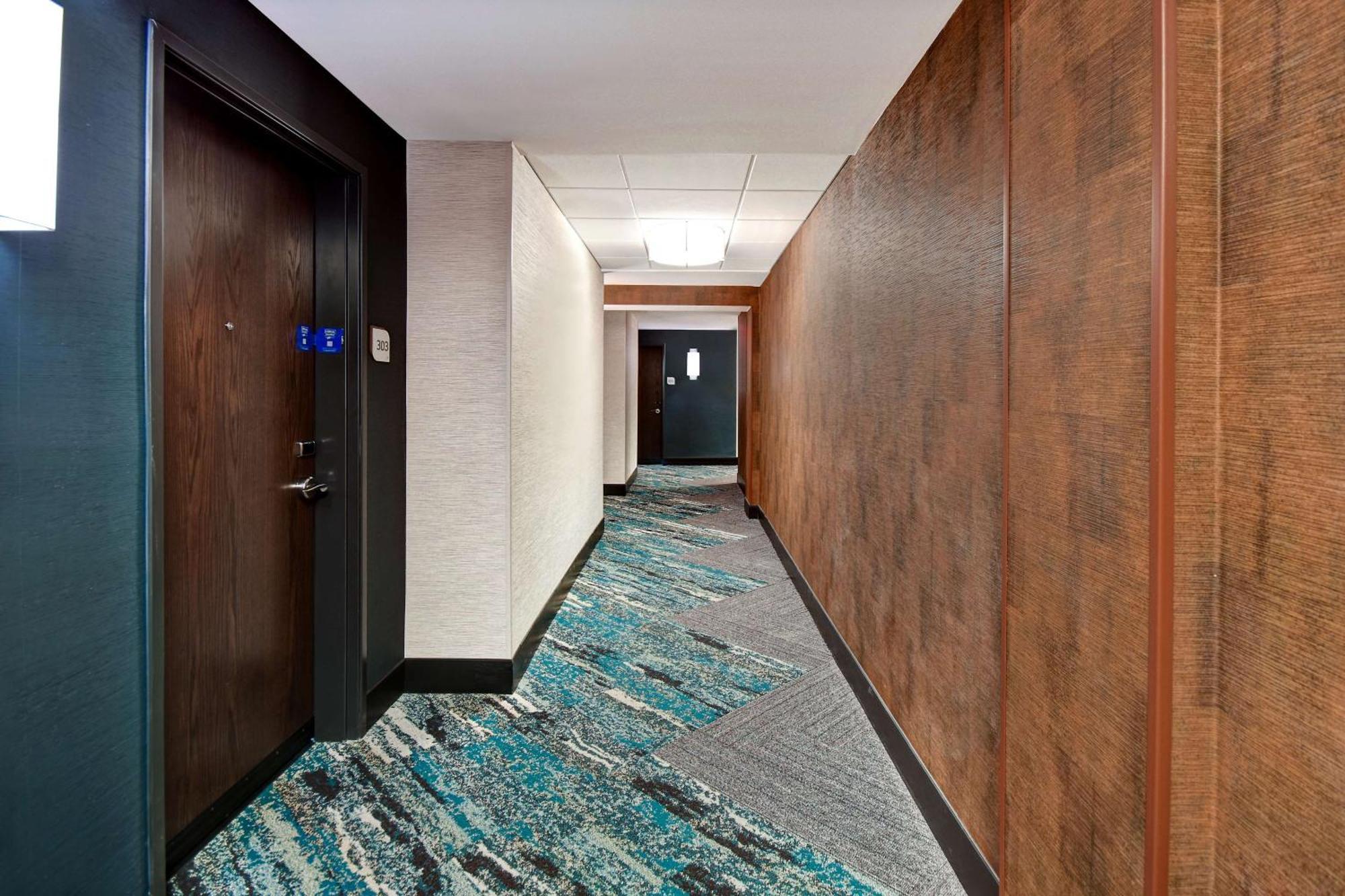 Home2 By Hilton Downtown, Mi 3*