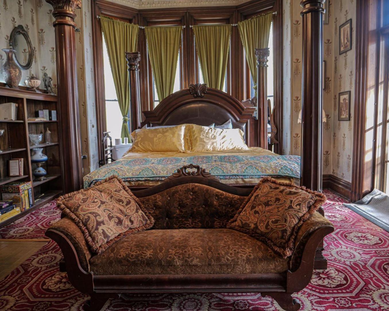 Bed & Breakfast Henderson Castle 3*