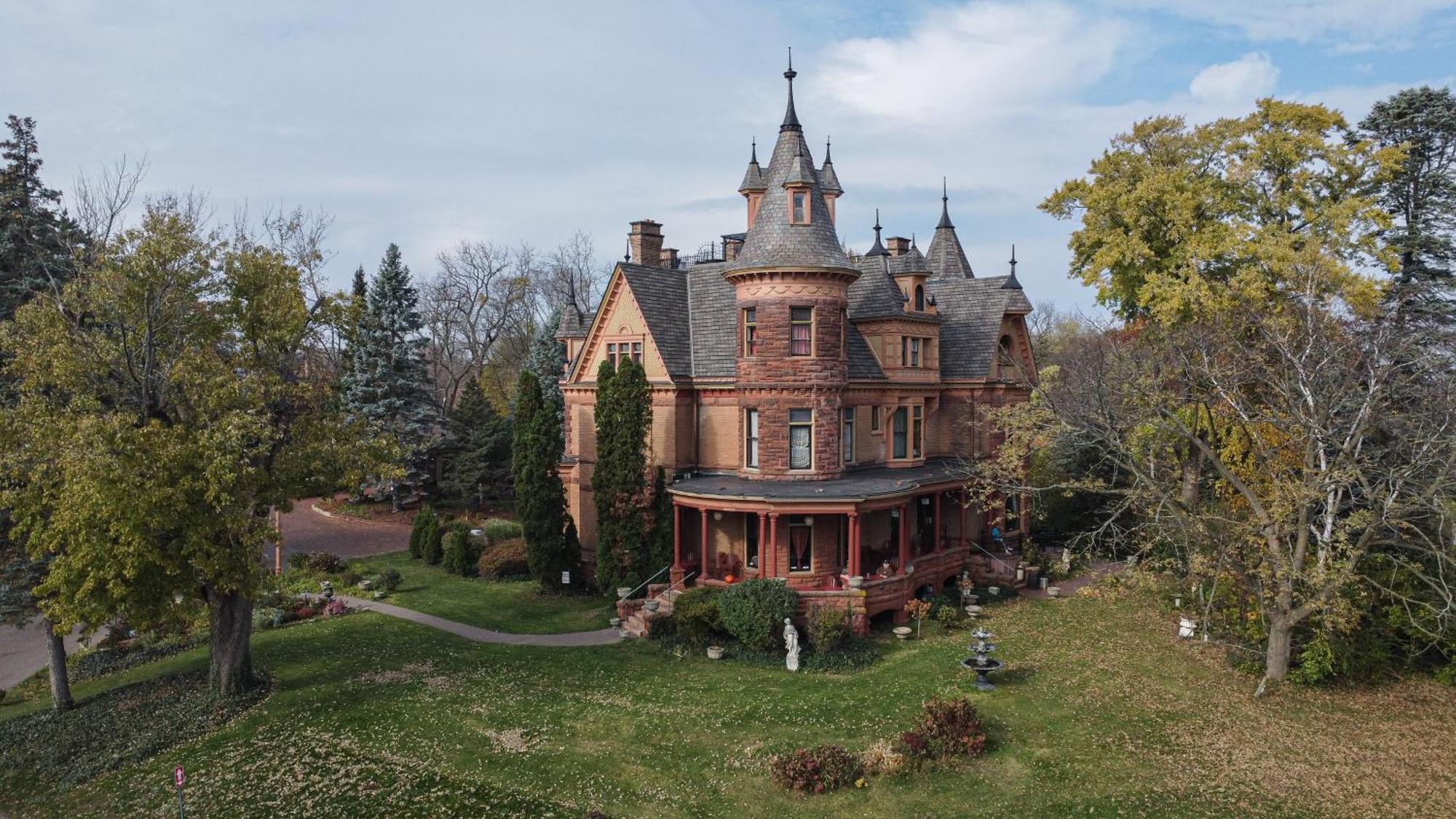 Henderson Castle 3*