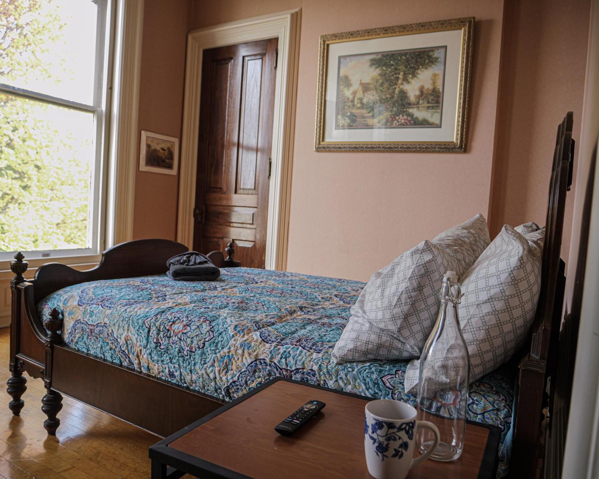 Henderson Castle Bed & Breakfast