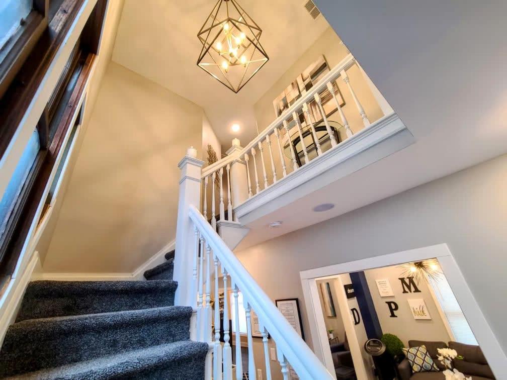 Luxury Listing - 92 Walkable Score Downtown Kzoo Holiday home Kalamazoo
