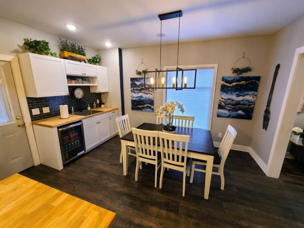 Luxury Listing - 92 Walkable Score Downtown Kzoo Holiday home